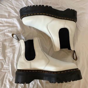 Platform Chelsea Doc Martins White